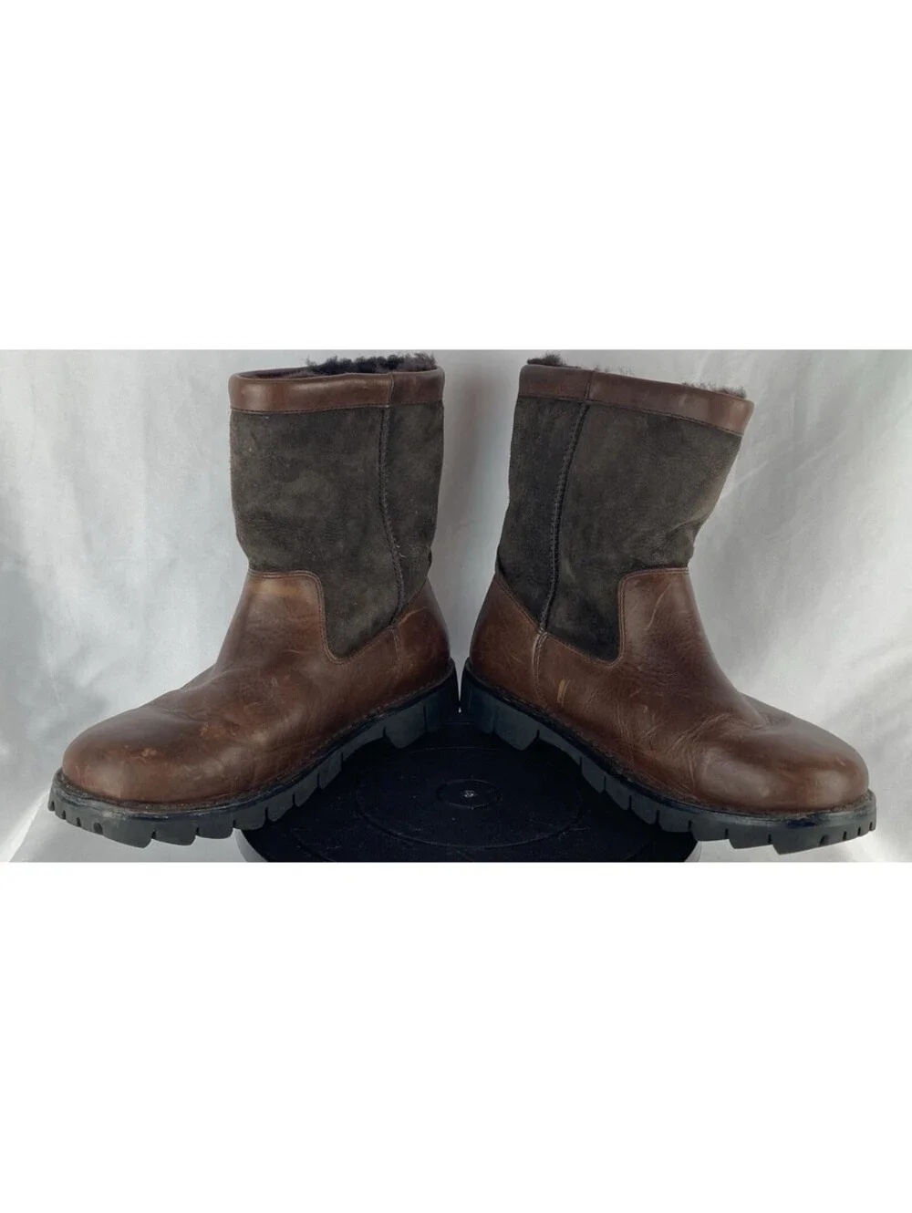 Men’s Size 10 UGG Australia 5485 Brown Leather Shearling Lined Winter Boots